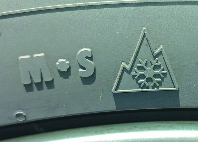 Schneeflockensymbol auf der Reifenflanke: Ab dem 01.01.2018 hergestellte Reifen gelten als Winterreifen nur, wenn sie diese Kennzeichnung tragen